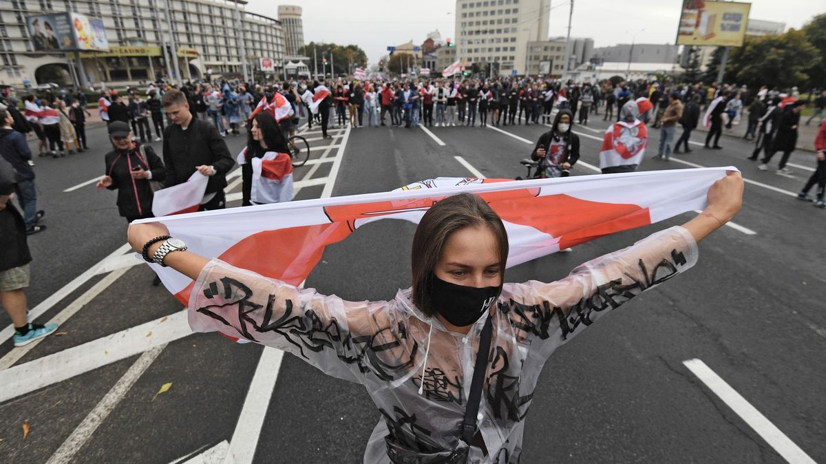 Minsk a další města opět zaplnily desítky tisíc demonstrantů